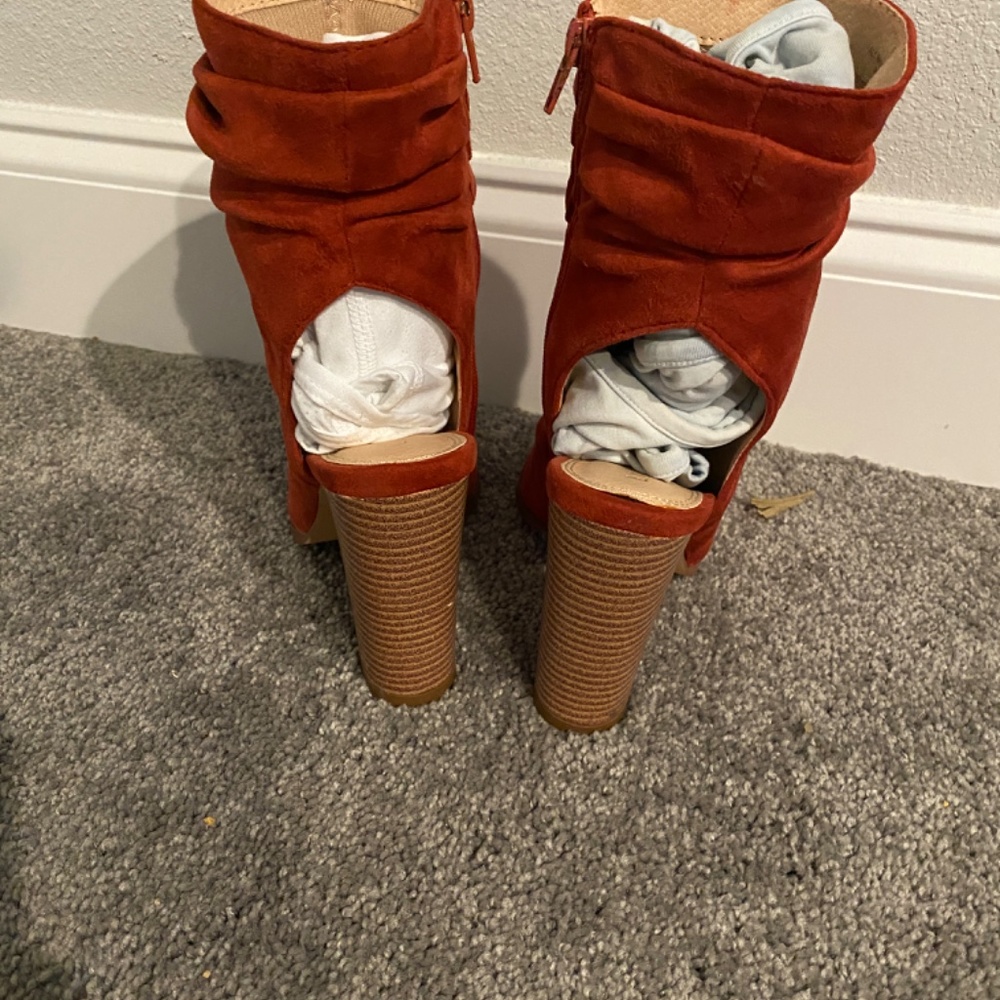 Booties 7.5 - Picture 3 of 4